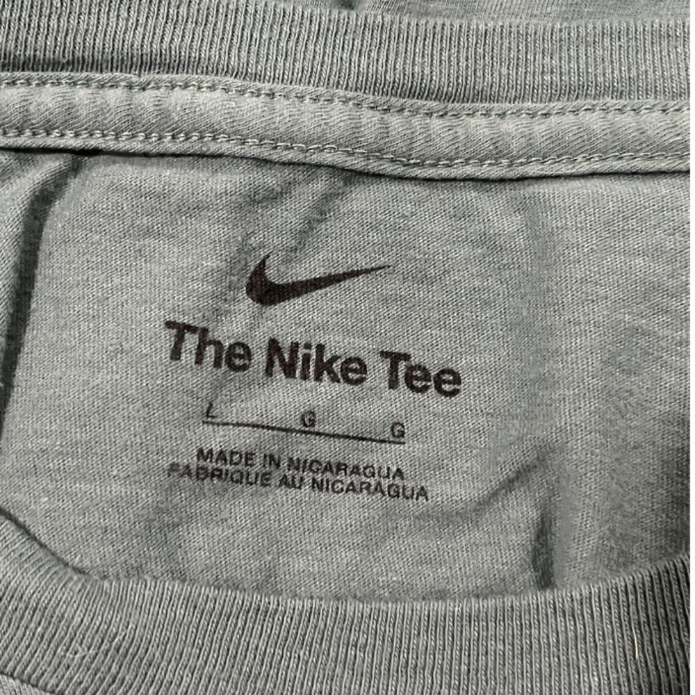 Nike size L Red Sox Foundation Green Tee EUC - Picture 7 of 7